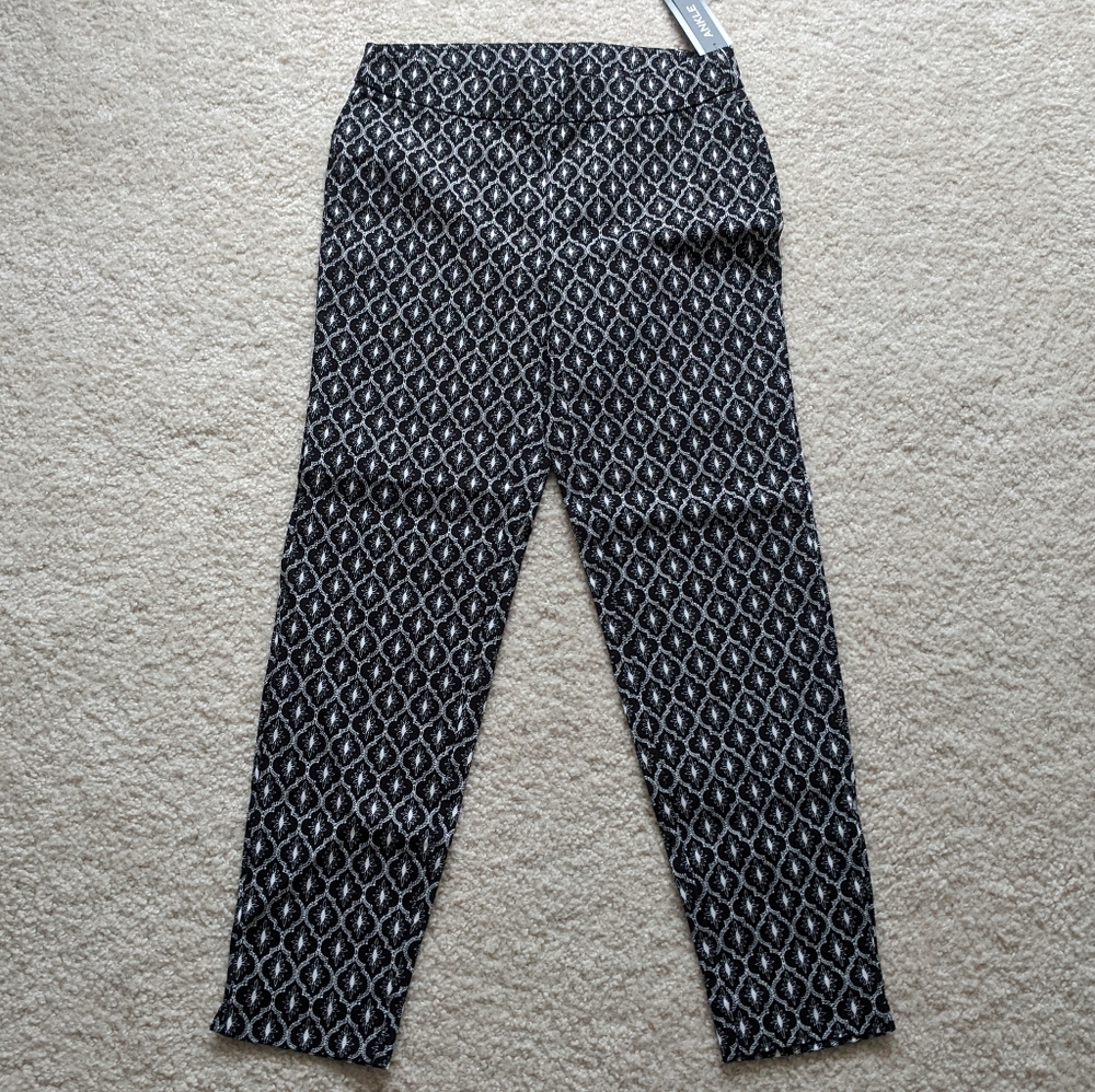NWT Women's stretch Slim leg ankle pants